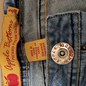 Ladies Apple Bottom capri's